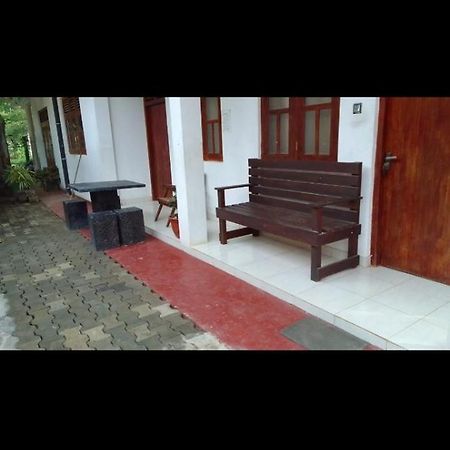 Dinesh Guest House Kataragama Dış mekan fotoğraf