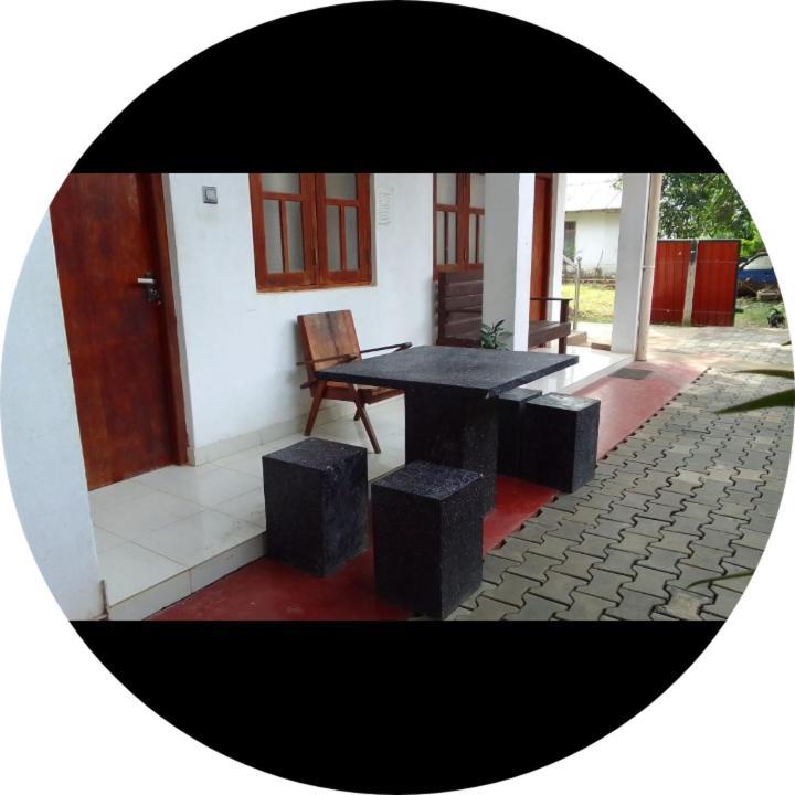 Dinesh Guest House Kataragama Dış mekan fotoğraf