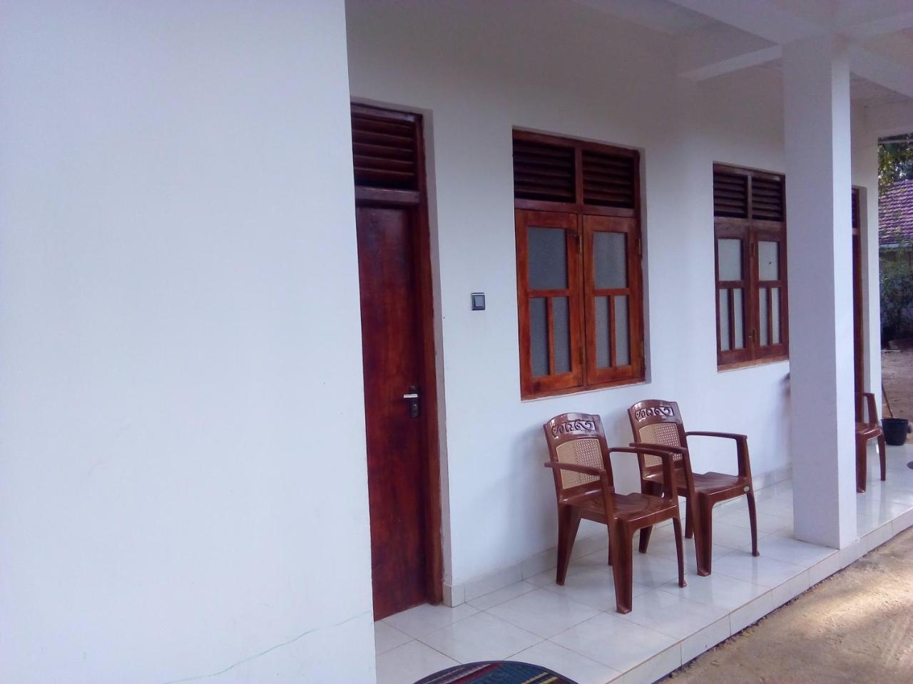 Dinesh Guest House Kataragama Dış mekan fotoğraf