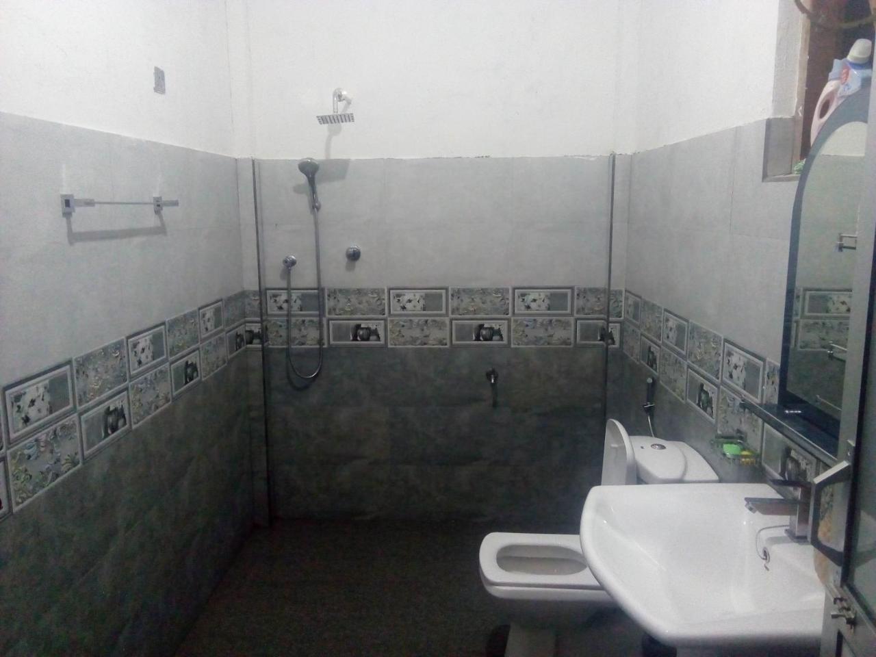 Dinesh Guest House Kataragama Dış mekan fotoğraf