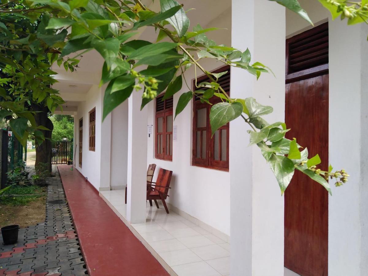 Dinesh Guest House Kataragama Dış mekan fotoğraf